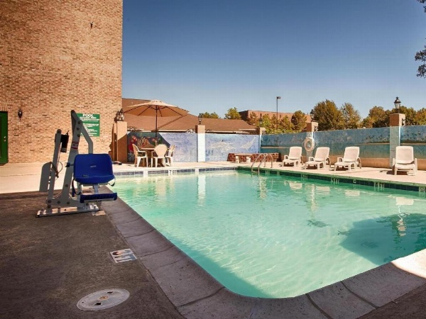 Baton Rouge Hotel image 1